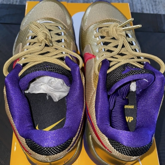 Kobe 5 Undefeated Hall of Fame size 12 - Picture 2 of 5